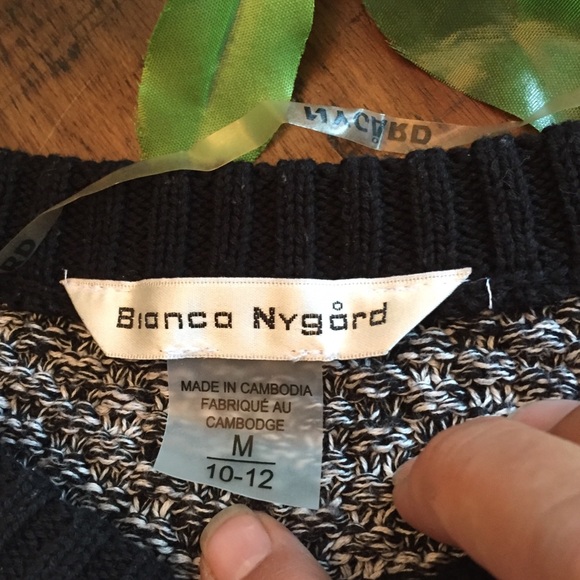 Bianca Nygard Sweater. Beautiful with any bottoms - Picture 3 of 3